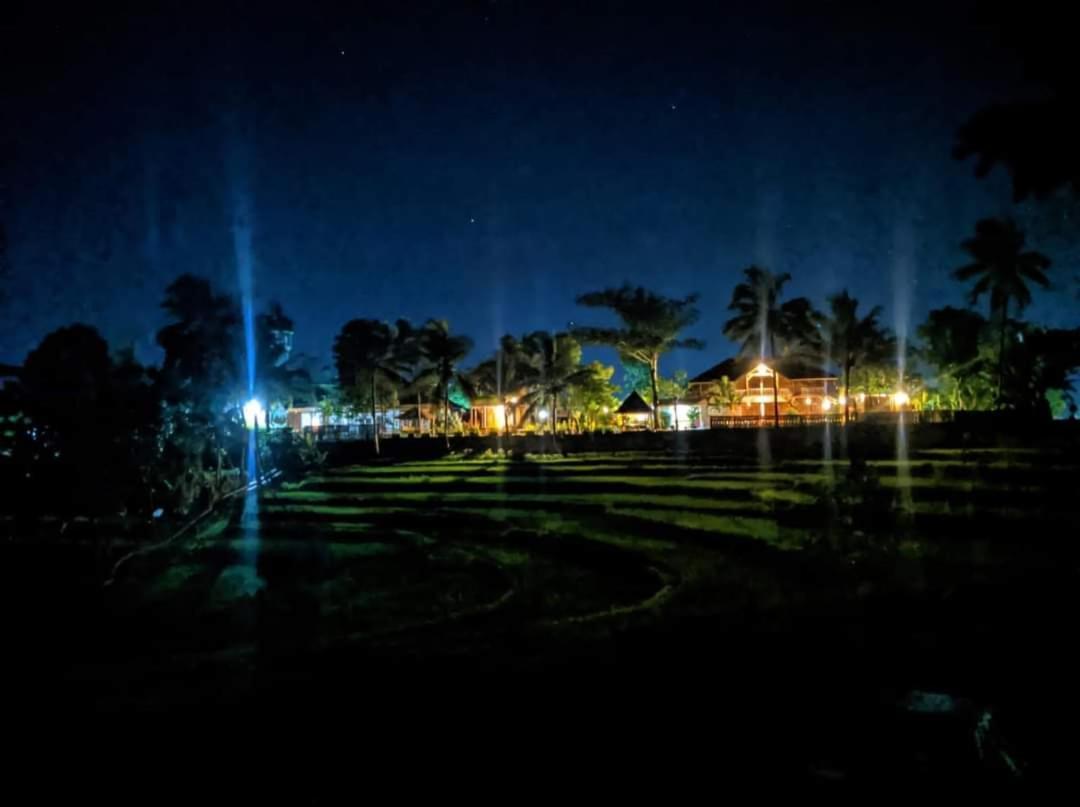 Peraja Bungalows Loyok Sangyang Exterior foto