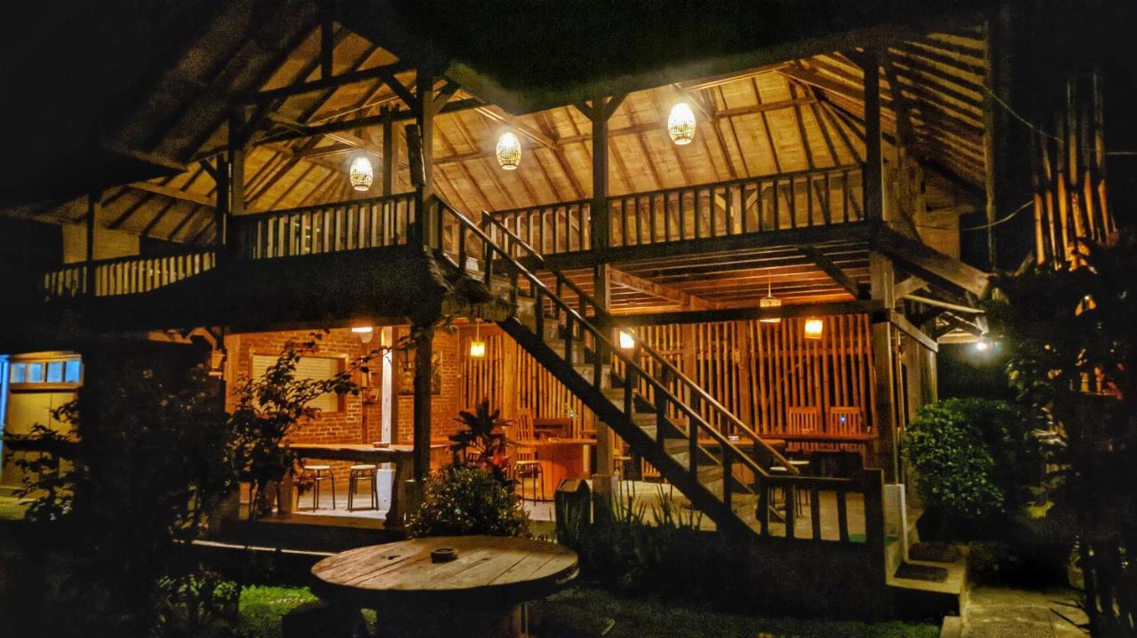 Peraja Bungalows Loyok Sangyang Exterior foto