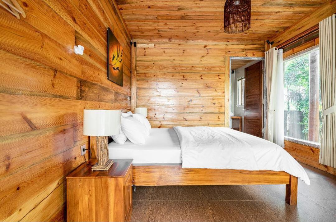 Peraja Bungalows Loyok Sangyang Exterior foto